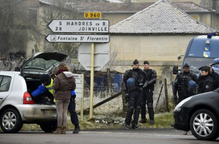 Des gendarmes à Bonnet près de Bure le 3 mars 2018 contrôlent la route à proximité d'un rassemblement d'activistes anti-nucléaires 