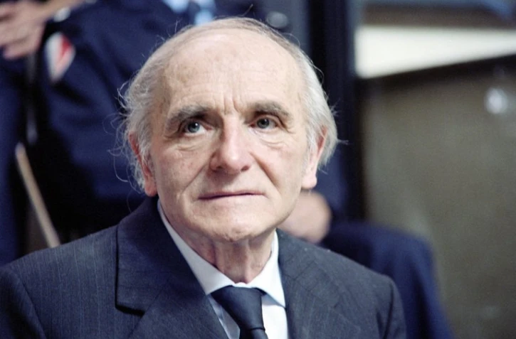 Klaus Barbie, l'ancien chef de la Gestapo à Lyon, à son procès pour crimes contre l'humanité, le 11 mai 1987 à Lyon