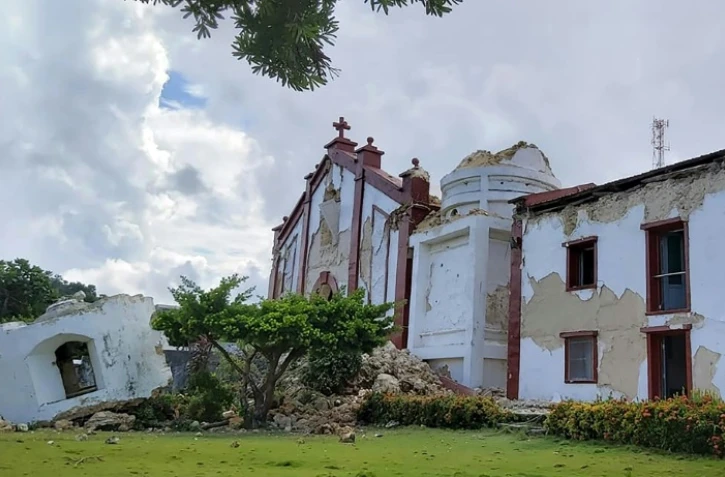 Photo obtenue auprès de Dominic De Sagon Asa montrant l'église de Santa Maria de Mayan, effondrée après des séismes qui ont frappé des îles du Nord des Philippines, le 27 juillet 2019