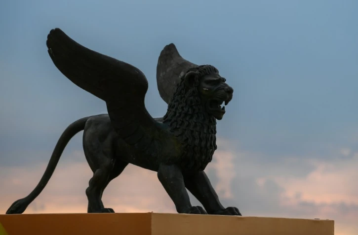 Statue du lion ailée, symbole de Venise, près du palais du festival de la Mostra, le 31 août 2021 à Venise