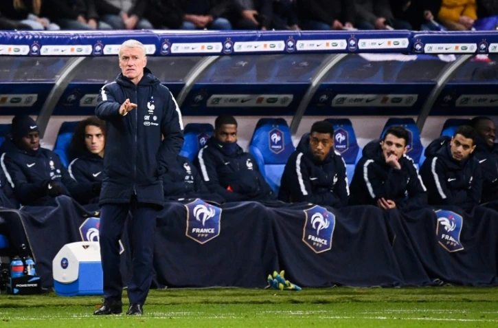 Le sélectionneur des Bleus Didier Deschamps donne des instructions lors du match contre la Moldavie en qualif pour l'Euro-2020 au Stade de France, le 14 novembre 2019