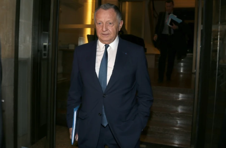 Le président de l'Olympique Lyonnais Jean-Michel Aulas quitte les locaux de la Ligue de football professionnel à Paris, où il a été entendu par la commission de discipline, le 29 octobre 2015