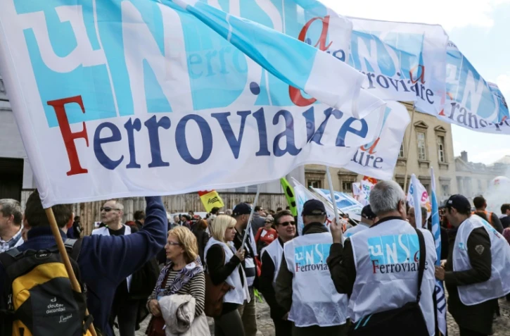 Des cheminots adhérents de l'Unsa lors d'une manifestation contre la réforme ferroviaire à Paris le 3 mai 2018