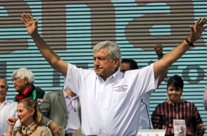 Le favori à la présidentielle au Mexique et ancien maire de Mexico, Andres Manuel Lopez Obrador (gauche), en campagne électorale à Ciudad Juarez, le 1er avril 2018