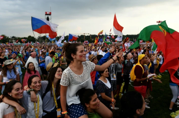 Des jeunes dans les rues de Cracovie le 26 juillet 2016 après une messe en plein air