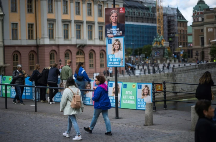 Une droite prête à revenir au pouvoir en s'appuyant sur l'extrême droite, la gauche sortante qui cherche "quatre ans de plus": la Suède vote dimanche