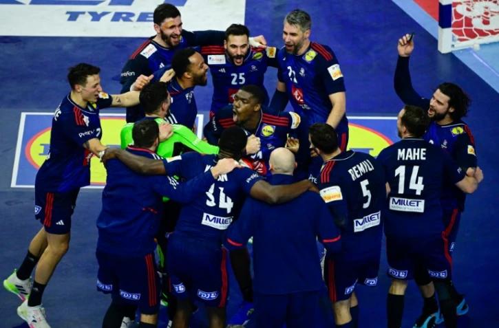La joie des Français champions d'Europe de handball, vainqueurs du Danemark en finale, le 28 janvier 2024 à Cologne 