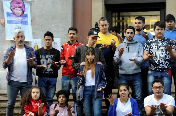 Des sourds et muets victimes d'agressions sexuelles dans l'institution Provolo, le 25 novembre 2019 devant le tribunal de Mendoza où se déroulait le procès de deux prêtres et de plusieurs autres personnes pour ces viols
