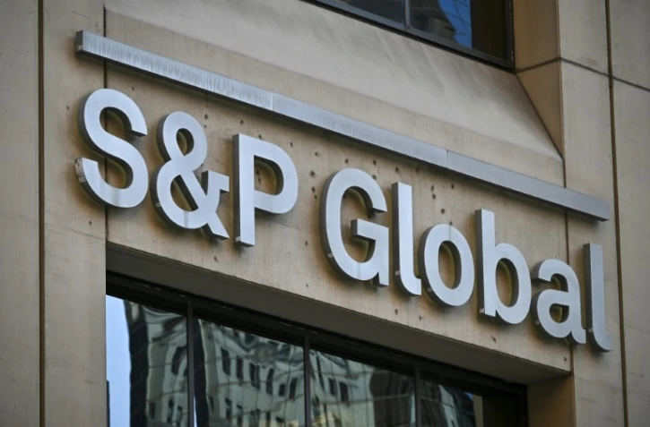 L'agence de notation américaine S&P va réévaluer la note souveraine de la France, la situation des finances publiques n'ayant guère changé depuis sa dernière revue en février, quand elle avait décidé d'abaisser sa perspective