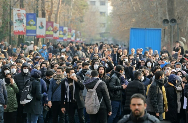 Des étudiants iraniens protestent contre la gestion du gouvernement iranien du crash d'un avion ukrainien, le 14 janvier 2020, à Téhéran