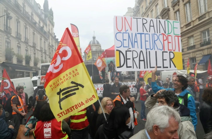 Mobilisation de cheminots devant le Sénat, à Paris, le 29 mai 2018