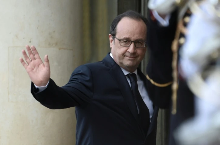 Le président François Hollande sur le perron de l'Elysée le 26 avril 2016 à Paris 