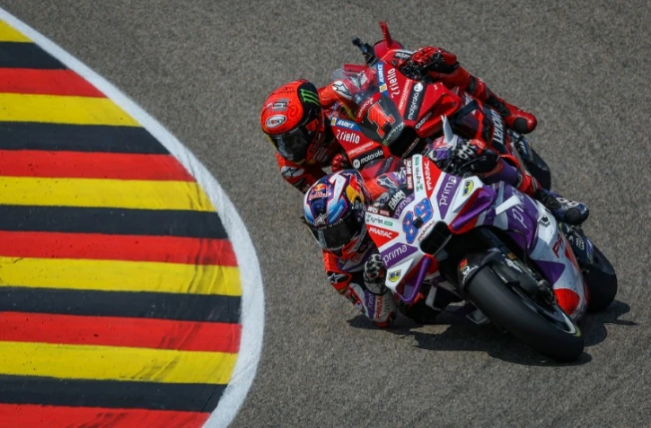 Jorge Martin devant Francesco Bagnaia au Sachsenring, Allemagne, le 18 juin 2023
