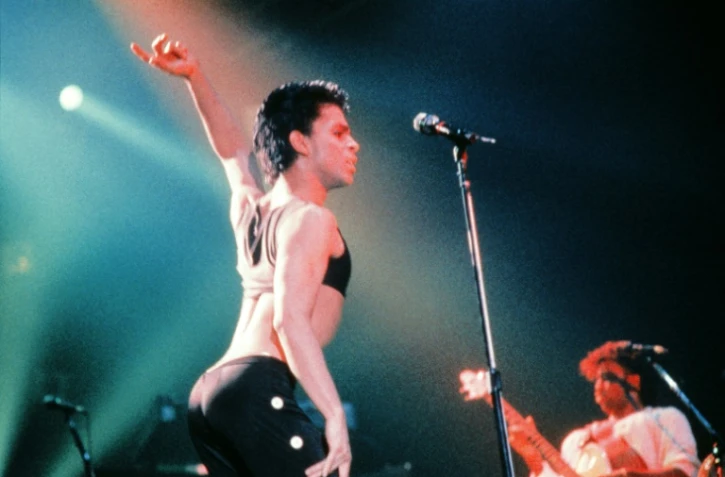 Prince sur la scène du Zenith à Paris, le 25 août 1986