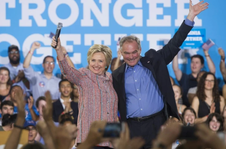 La candidate démocrate Hillary Clinton et le sénateur démocrate de Virginie Tim Kaine, le 14 juillet 2016 à Annandale (Virginie)