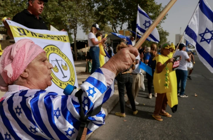 Manifestation en faveur de la réforme judiciaire devant la Cour suprême israélienne, le 12 septembre 2023 à Jérusalem