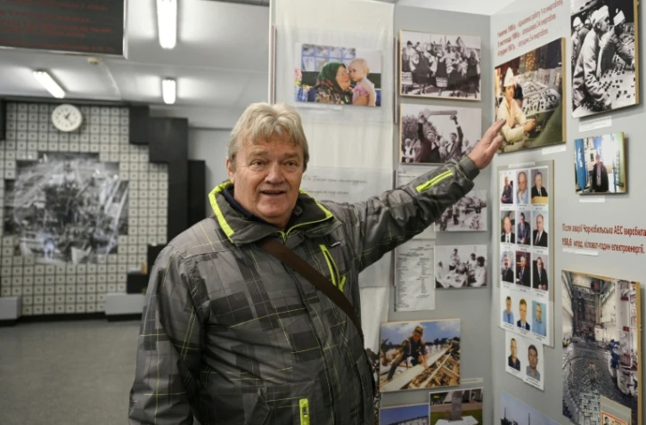 Nikolaï Soloviov, qui a assisté à l'explosion de 1986 dans la centrale nucléaire de Tchernobyl, le 24 avril 2026 dans le musée local consacré à Tchernobyl à Slavoutytch, à 120 km au nord de Kiev