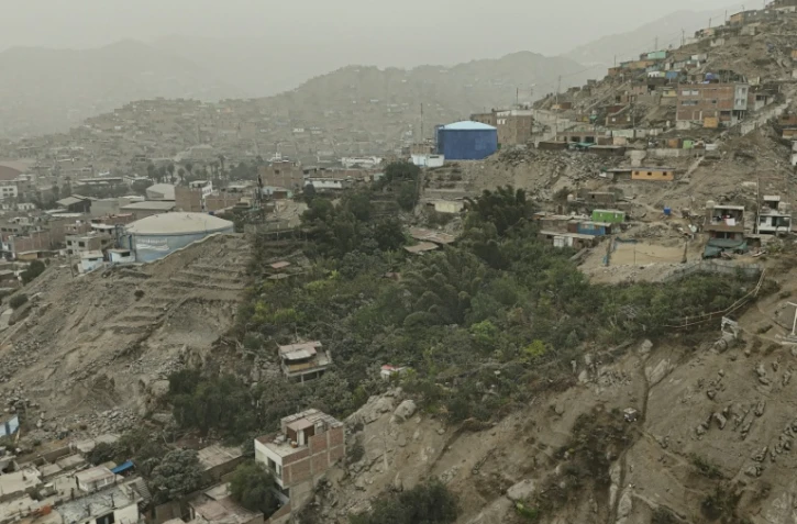 Vue aérienne de "La Selva Escondida" (La Jungle Cachée) dans le district de San Juan de Lurigancho, à Lima, le 9 juin 2025