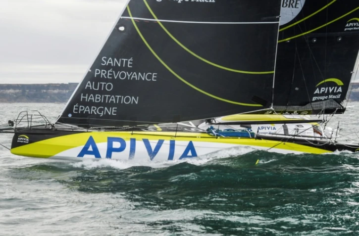 Le monocoque Apivia au départ de la Transat Jacques Vabre, au large du Havre, le 27 octobre 2019