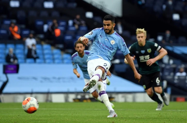 L'Algérien de Manchester City Riyad Mahrez auteur d'un doublé contre Burnley, le 22 juin 2020 à Manchester