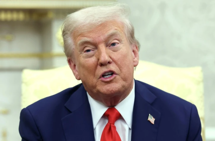Le président américain Donald Trump s'exprime dans le bureau ovale de la Maison Blanche, à Washington, le 9 octobre 2025