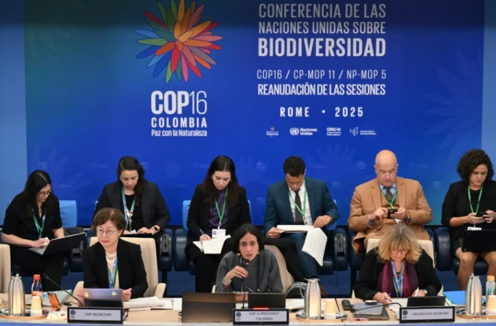 La ministre colombienne de l'Environnement Susana Muhamad (C), présidente de la 16e conférence de la Convention sur la diversité biologique (CDB), s'exprime le 25 février 2025 lors de l'ouverture d'un sommet à Rome
