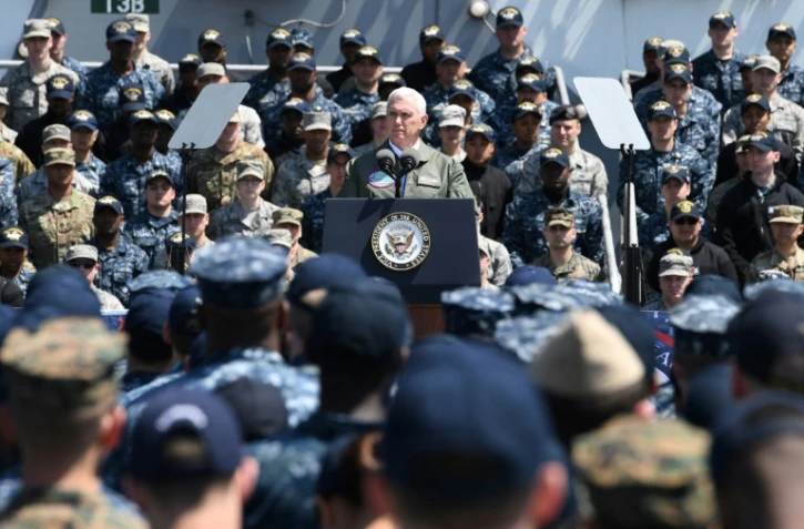 Le vice-président des Etats-Unis, Mike Pence, délivre un discours à bord du porte-avions Ronald Reagan, le 19 avril 2019