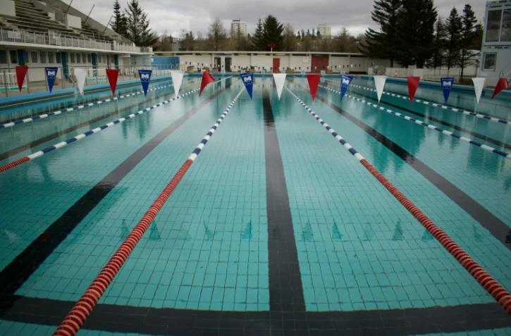 La piscine olympique Laugardalslaug fermée en raison de l'épidémie de coronavirus, le 27 avril 2020 à Reykjavik, en Islande