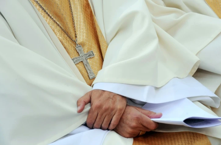 Le président de la Commission indépendante qui enquête sur la pédocriminalité dans l'Eglise de France depuis les années 1950 a jugé mardi que le nombre de victimes pourrait atteindre "au moins 10.000", selon une estimation encore provisoire