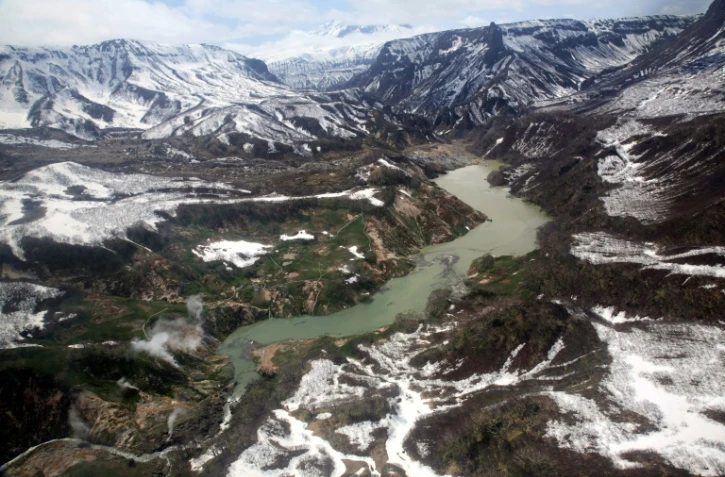 Une vue de la vallée des geysers sur la péninsule du Kamchatka, dans l'Extrême-Orient russe, en juin 2007