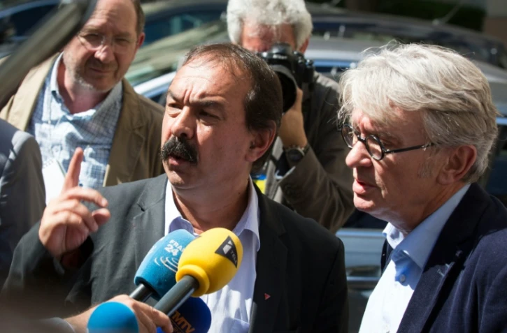 Philippe Martinez (CGT et Jean-Claude Mailly (FO) après leur rencontre avec le ministre de l'Intérieur Bernard Cazeneuve le 22 juin 2016