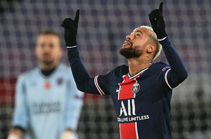 La joie de l'attaquant brésilien du Paris Saint-Germain, Neymar, après son but marqué contre Basaksehir Istanbul, lors de leur match de Ligue des Champions, le 9 décembre 2020 au Parc des Princes