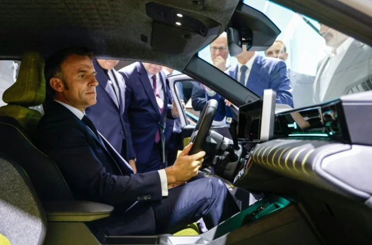Le président Emmanuel Macron participe au Mondial de l'Auto, le 14 octobre 2024 à Paris