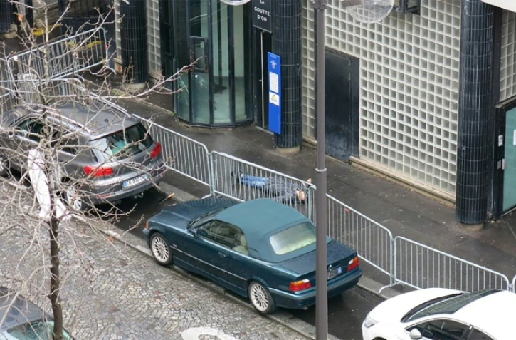 Un homme abattu par la police devant un commissariat du 18ème arrondissement de Paris, le 7 janvier 2016