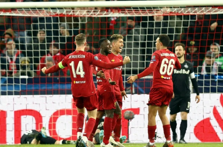 Les joueurs de Liverpool fêtent le but de Naby Keita (c), à Salzbourg, le 10 décembre 2019
