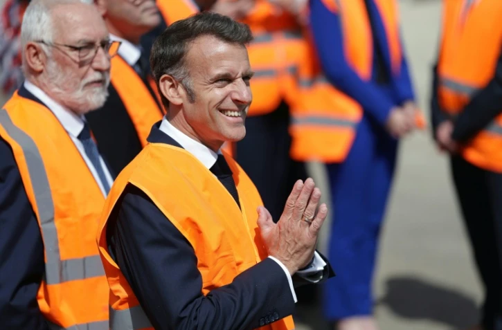 Emmanuel Macron, sur le futur site d'une entreprise de géotextile, à Laroque-d'Olmes (Ariège) le 27 avril 2026