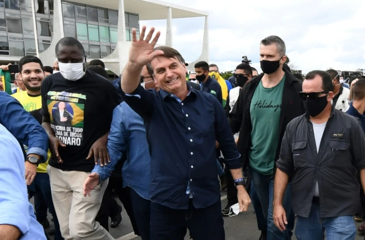 Le président brésilien Jair Bolsonaro près du Palais du Planalto à Brasilia le 24 mai 2020.