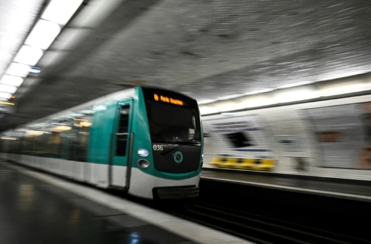 Trois femmes ont été blessées couteau  dans le métro parisien par un homme qui a pris la fuite avant d'être interpellé dans le Val-d'Oise