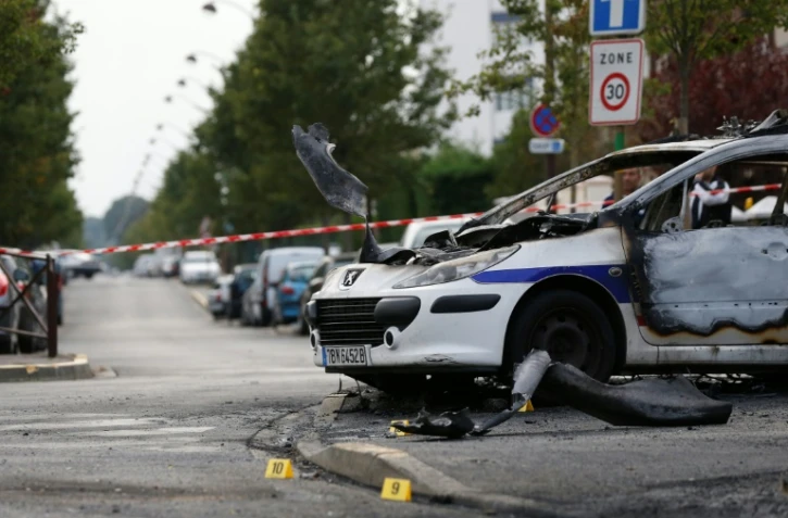 La voiture de police incendiée en octobre 2016 à Viry-Châtilllon