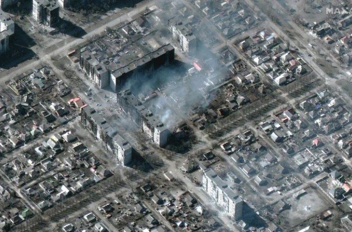 image satellite fournie par Maxar Technologies montrant des immeubles détruits à Marioupol, le 22 mars 2022 en Ukraine