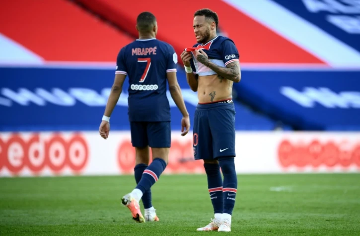 Les attaquants du PSG Kylian Mbappé et Neymar lors du match perdu contre Lille, le 3 avril 2021 au Parc des Princes