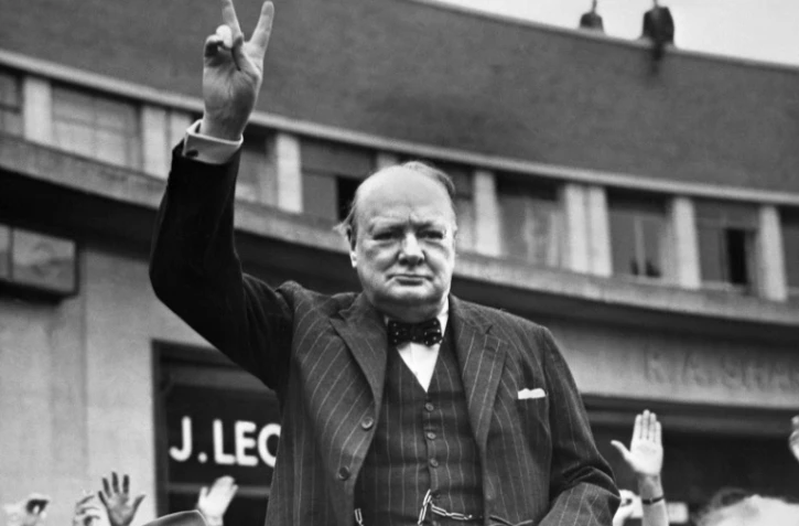 Le Premier ministre britannique Winston Churchill, qui a dirigé le Royaume-Uni pendant la Seconde Guerre mondiale et a mené la résistance au nazisme