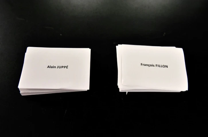 Les bulletins de la primaire de la droite et du centre dans un bureau de vote le 27 novembre 2016  à Bordeaux