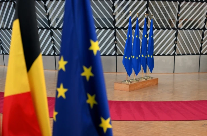 Des drapeaux de l'Union européenne lors d'une réunion des ministres de l'Environnement des 27 à Bruxelles, le 4 novembre 2025
