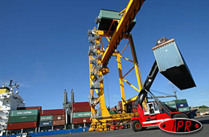 Rénovation des premiers portiques à conteneurs du Port Est