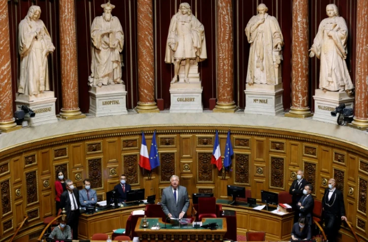Le président du Sénat français Gérard Larcher (c) le 1er octobre 2020 lors d'une séance au palais du Luxembourg, à Paris