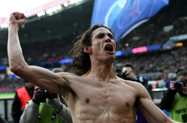 Edinson Cavani exulte après avoir inscrit son 157e but sous le maillot du PSG toutes compétitions confondues, contre Montpellie au Parc des Princes, le 27 janvier 2018 