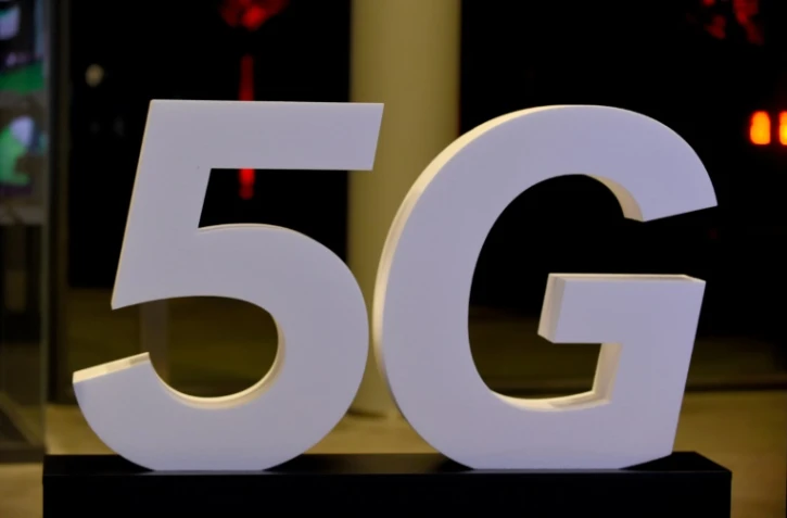 La nouvelle génération de réseaux mobiles 5G en cours de déploiement ne présente "pas de risques nouveaux" pour la santé, au vu des données actuellement disponibles, a estimé mardi l'Agence nationale de sécurité sanitaire (Anses)