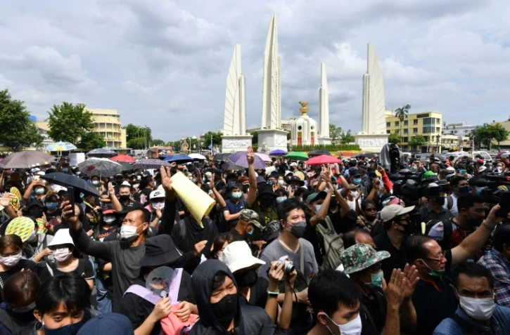 Des milliers de manifestants anti-gouvernement rassemblés à Bangkok (Thaïlande) le 16 août 2020