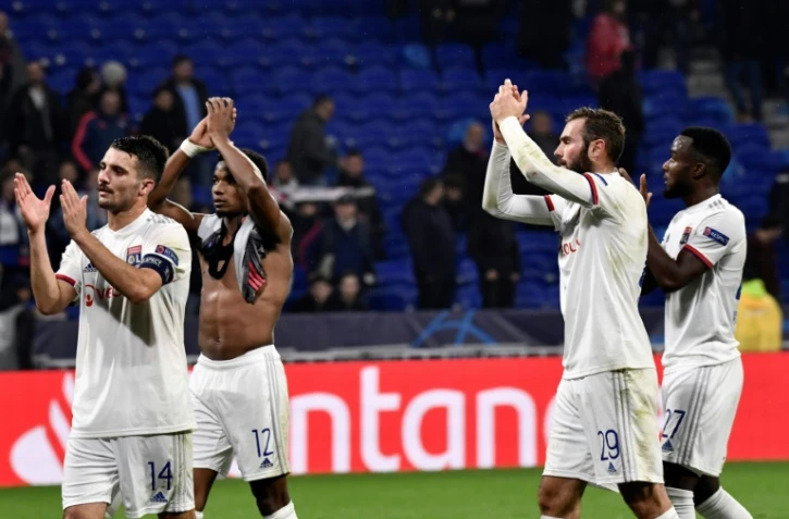 Les joueurs de l'OL remercie les supporters à la fin du match victorieux contre Benfica en C1, le 5 novembre 2019 à Décines-Charpieu
